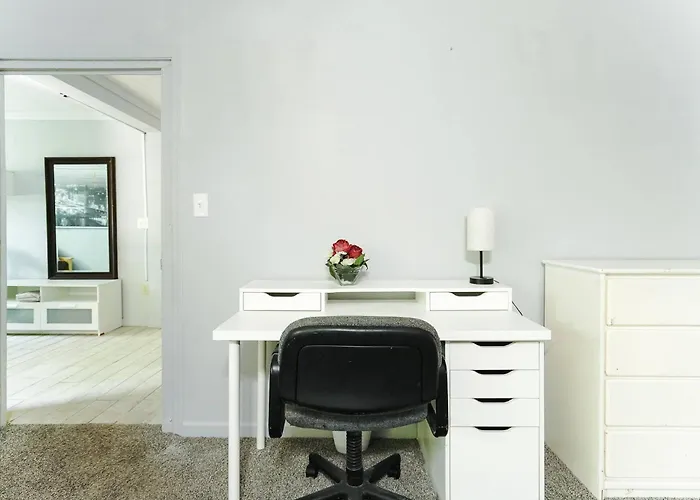 Fully Furnished Private Basement Apartment In Carmel