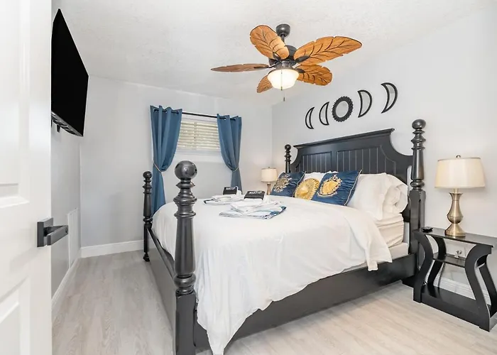 Elegant Retreat Near Downtown And Beach