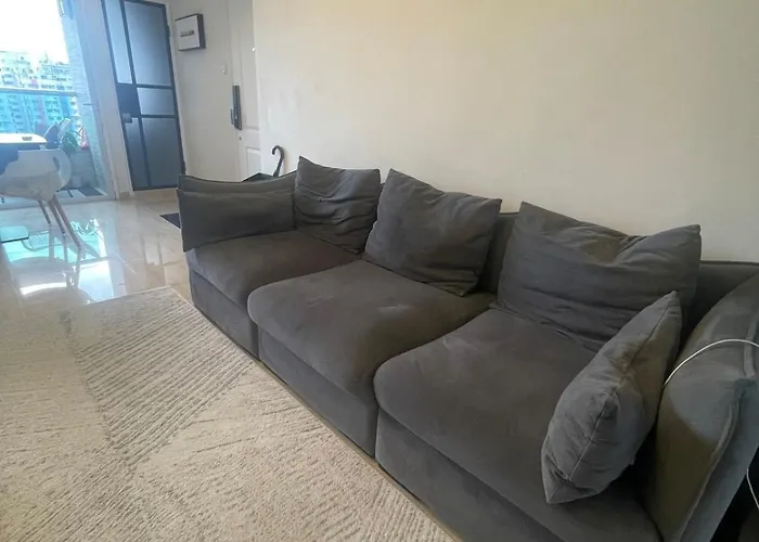 2Br Seaview Apartment With Balcony