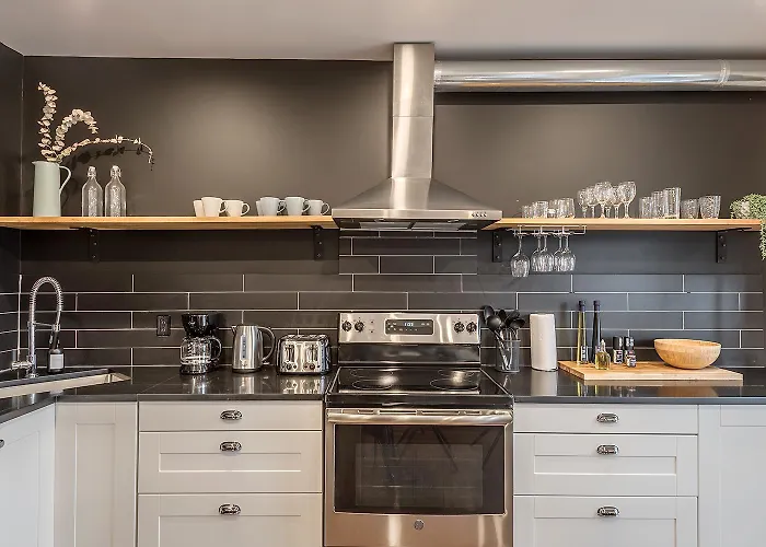 Modern 2Br - 2 Full Bathrooms - Trendy Location