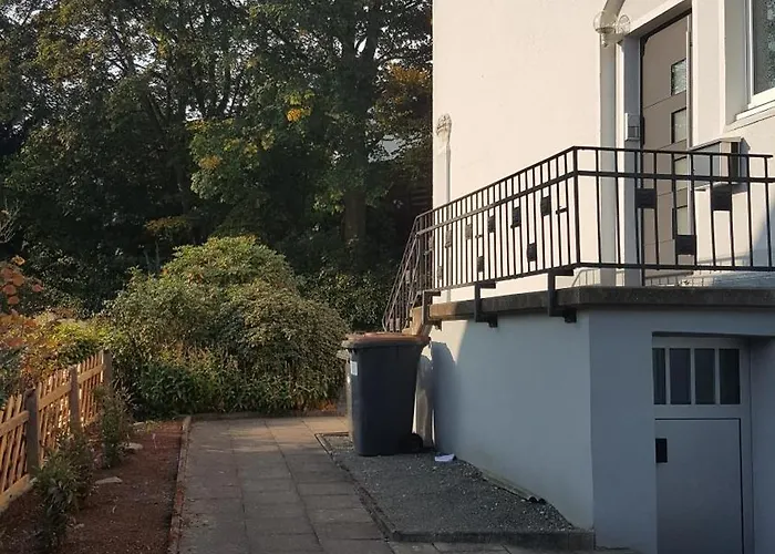 Charmante, ruhige Erdgeschosswohnung mit Balkon