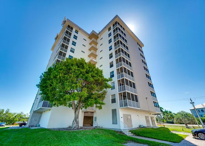 Walk To Bonita Beach: Top-Floor Condo W/ Views