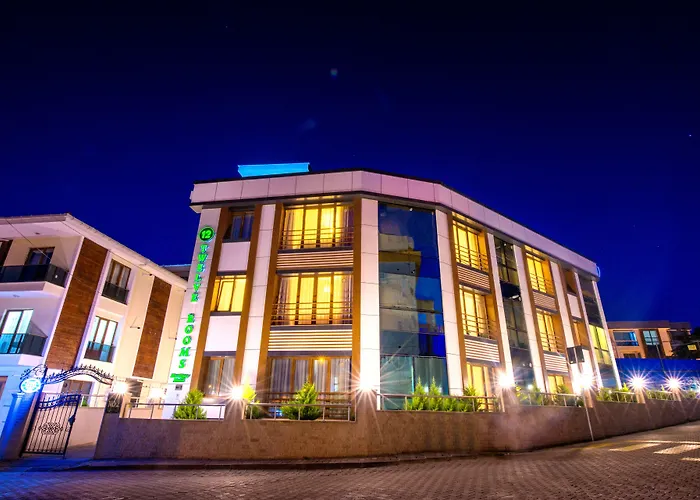 12 Rooms Hotel