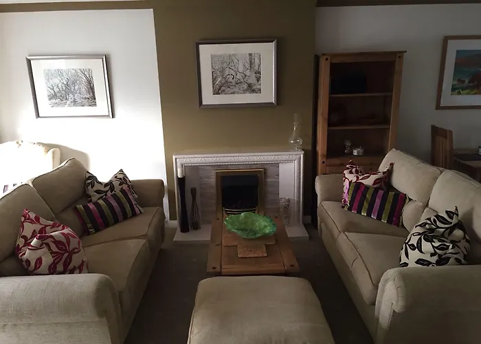 Ramsey House - Luxury Licensed B&B - Parking And Guest Lounge