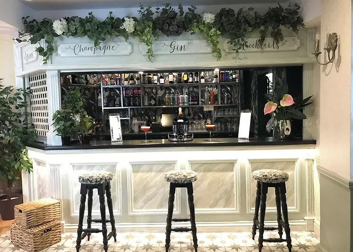 Falcon Hotel
