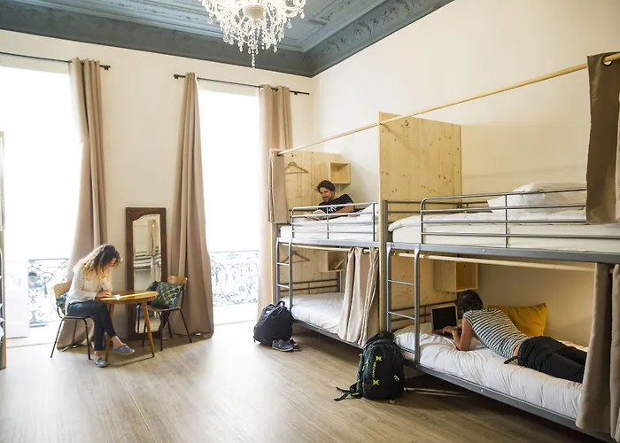 Georges Hostel&Café