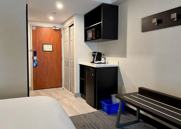 Holiday Inn Express Brampton By Ihg