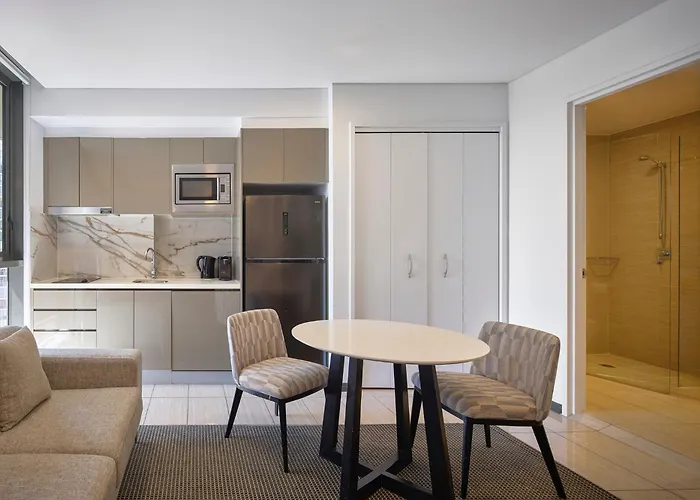 Meriton Suites Campbell Street, Sydney