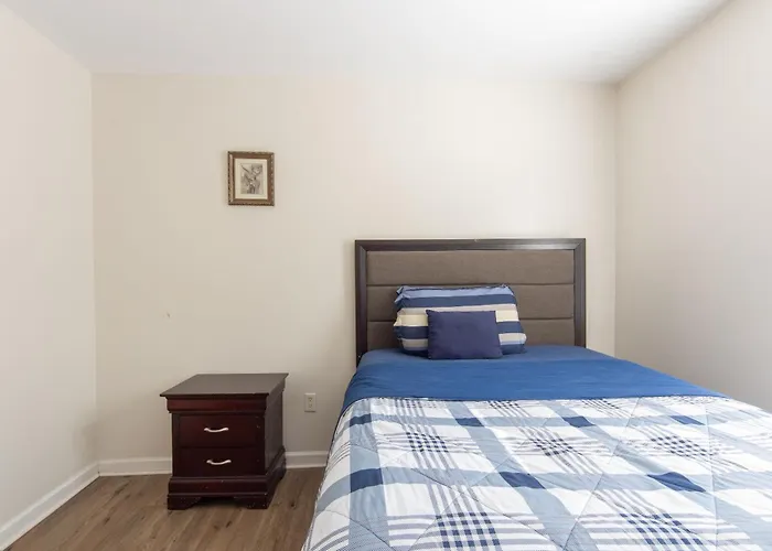 4 Bedroom-Airport Convient