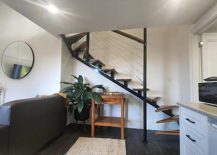 Magpie And Stump Hotel 'Nest Accommodation' And 1Km Offsite 'Loft 7' Studio