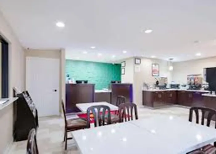 Super 8 By Wyndham Palestine Tx