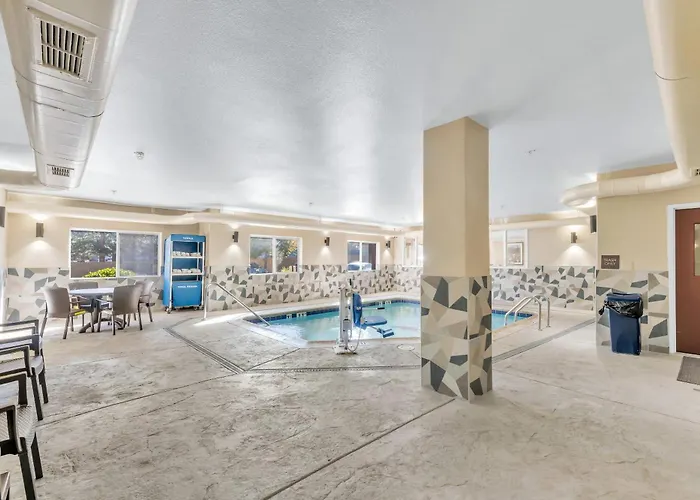 Comfort Suites Lakewood - Denver