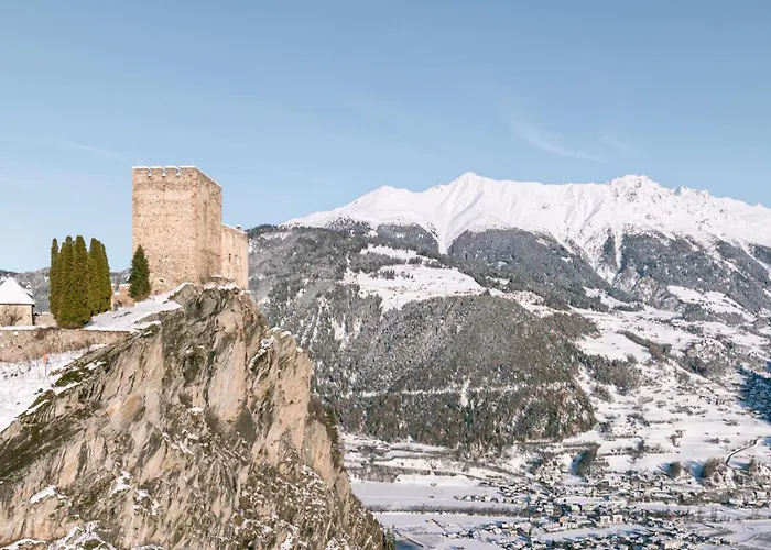 Laudegghof Ladis - Apartments With Castle Views