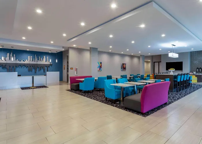 La Quinta Inn & Suites By Wyndham Shorewood