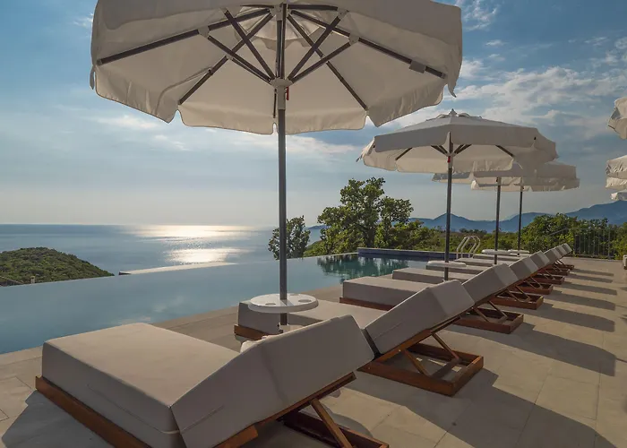 Vivid Blue Serenity Resort (Adults Only)
