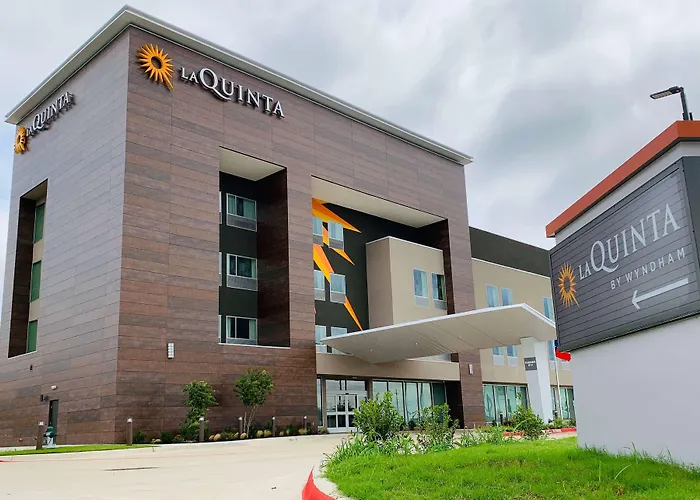 La Quinta Inn & Suites By Wyndham - Red Oak Tx Ih-35E