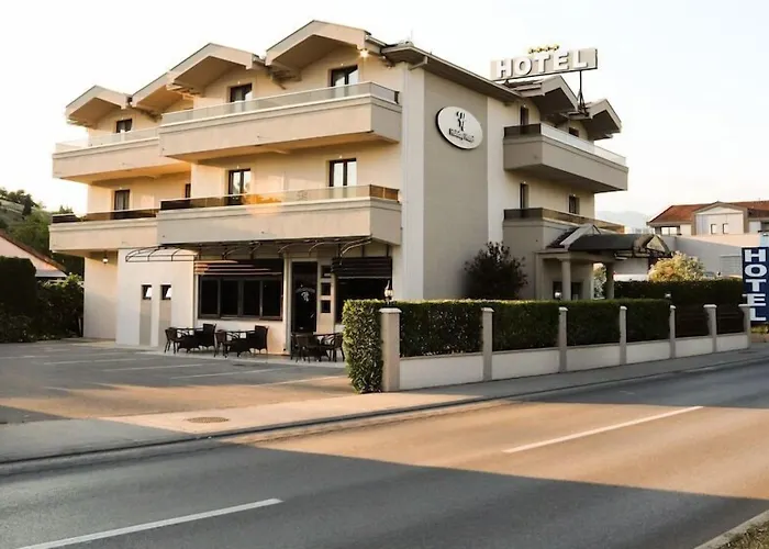Hotel Holiday