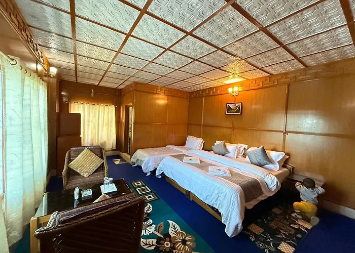 Hotel Tawang Holiday