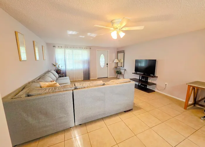 Apartment In Privet House Walk Distance To Beach