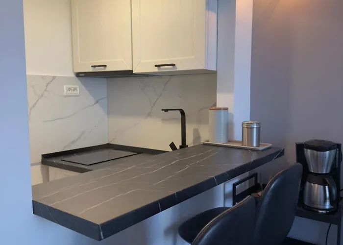 Victoria 1 Room Apartment- Self Check In 24H