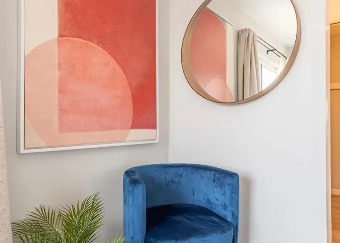 Downtown Manhattan Beach 3 Bed Townhouse Parking