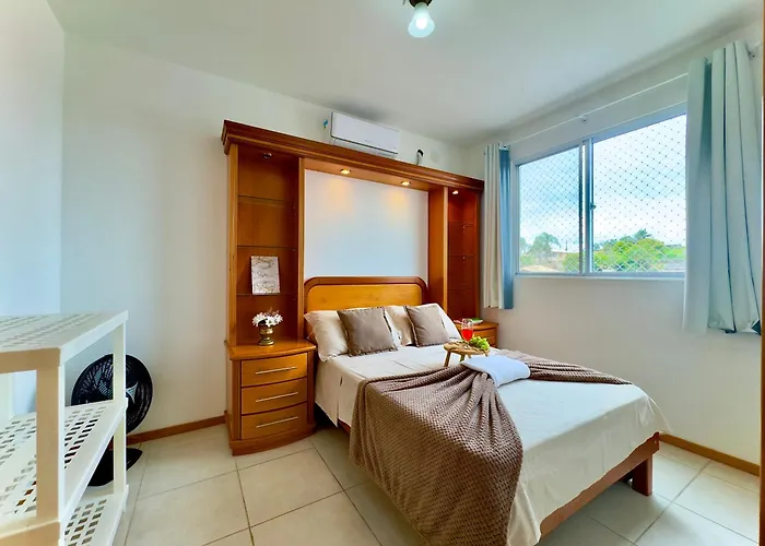 Apto em Barra Velha 340m da PRAIA com SACADA com CHURRASQUEIRA, AR CONDICIONADO WI-FI, PISCINA, PORTARIA 24h, ACADEMIA MINI MERCADO e vaga de GARAGEM