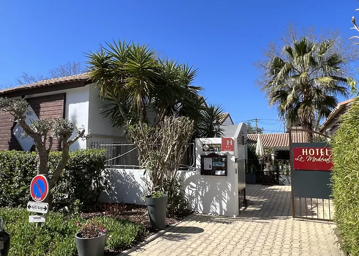 Hotel Le Medieval - Parking Inclus & Accueil Velo