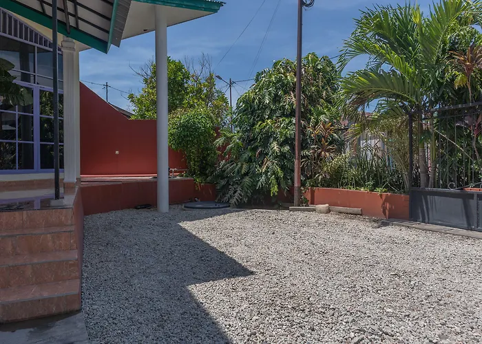 Spot On 2063 Bethania Residence