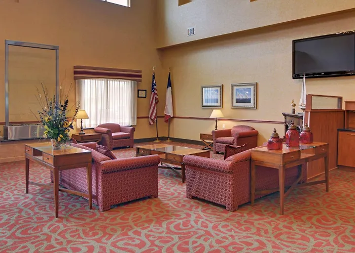 Quality Suites Near Cedar Creek Lake