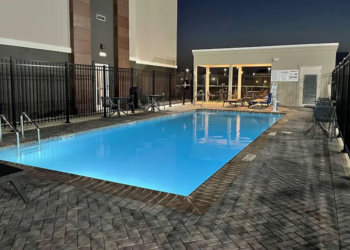 La Quinta Inn & Suites By Wyndham Sulphur Lake Charles