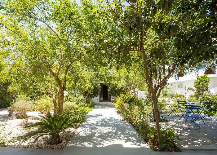 Atma Beach Rooms&Suites
