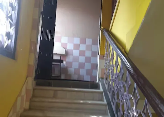 Goroomgo Central Guest House Agartala