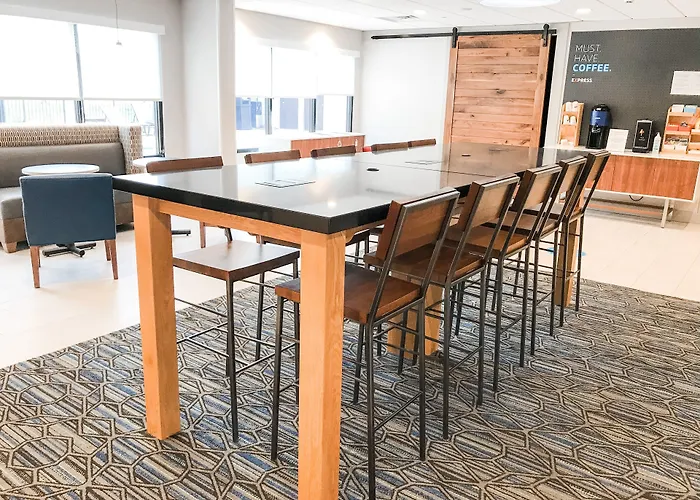 Holiday Inn Express Statesboro By Ihg
