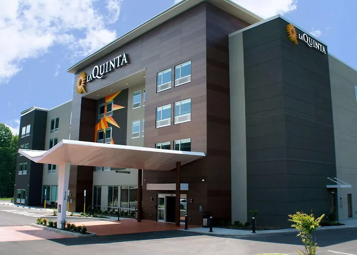 La Quinta Inn & Suites By Wyndham Manchester - Arnold Afb