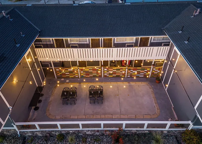 Gateway Lodge