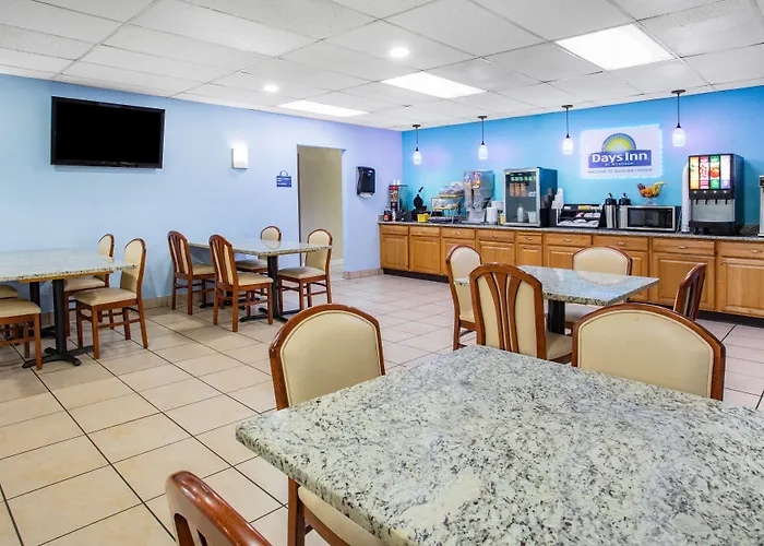 Travelodge By Wyndham Livonia Canton Novi Detroit Area