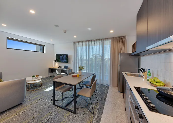 Littomore Suites Kingswood