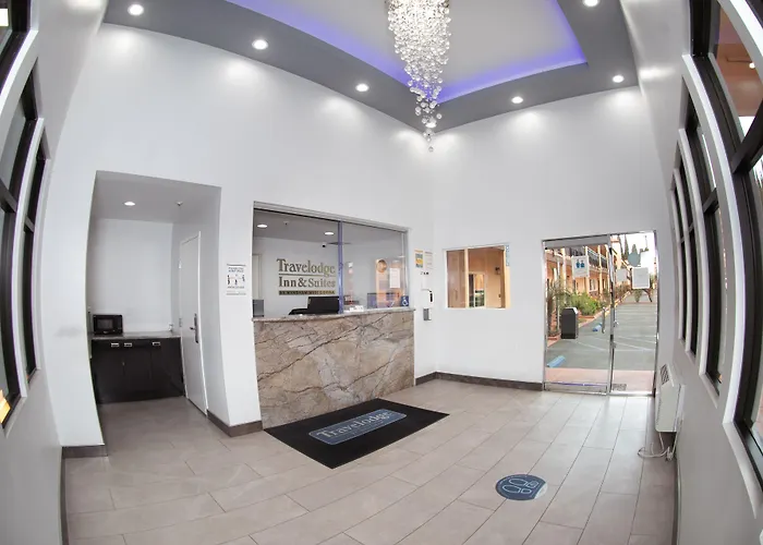 Travelodge Inn & Suites By Wyndham West Covina