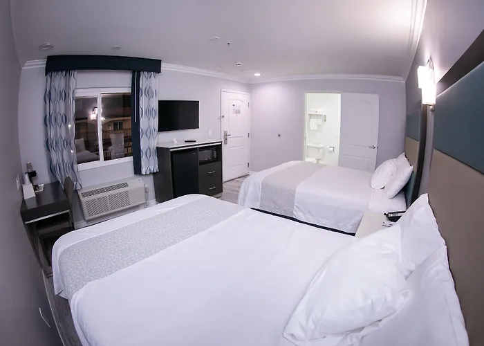 Travelodge Inn & Suites By Wyndham West Covina