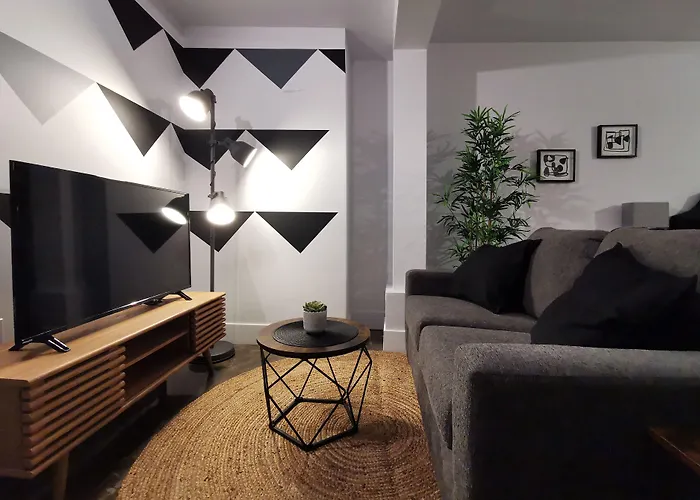 Cameo Hotel And Suites
