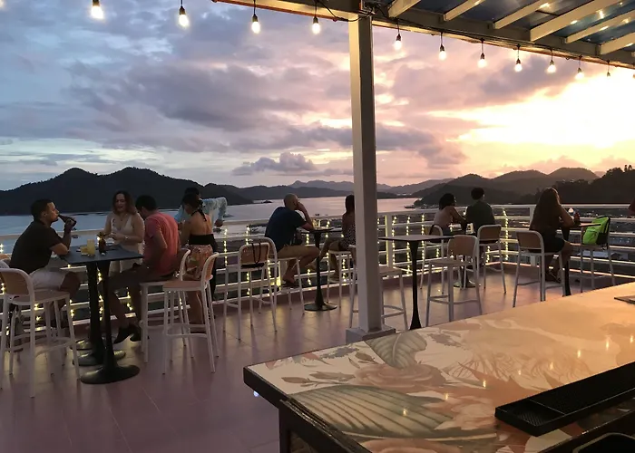 Sunburn Suites And Rooftop Bar