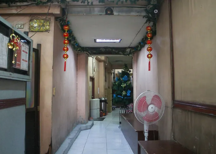 Oyo 1011 First Hotel