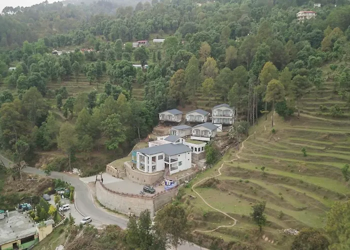 Spellmount - Himalayan View Infinity Pool Resort In Kausani