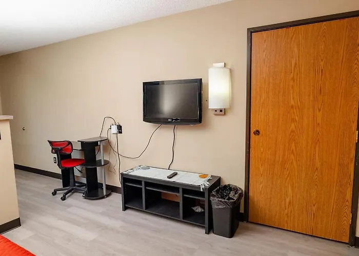 Rose City Inn & Suites