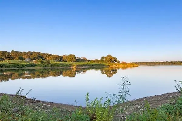 Spacious Wooden Suite #7 By The Lake At Texoma Shores Resort