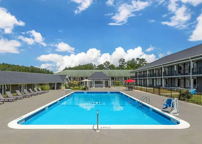 Quality Inn & Suites Santee I-95