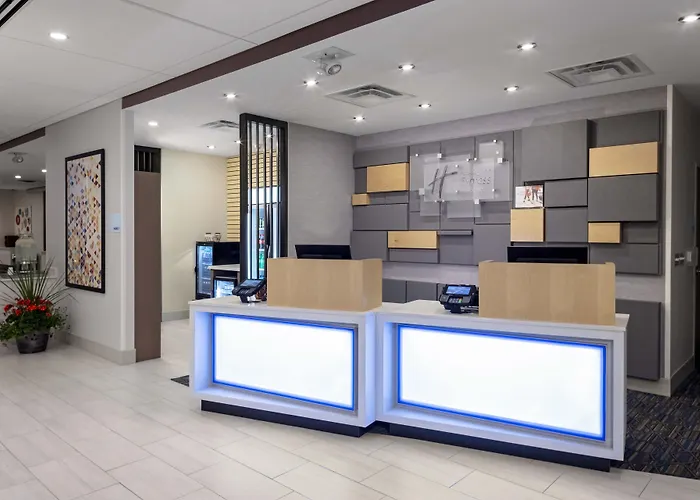 Holiday Inn Express & Suites - Madison By Ihg