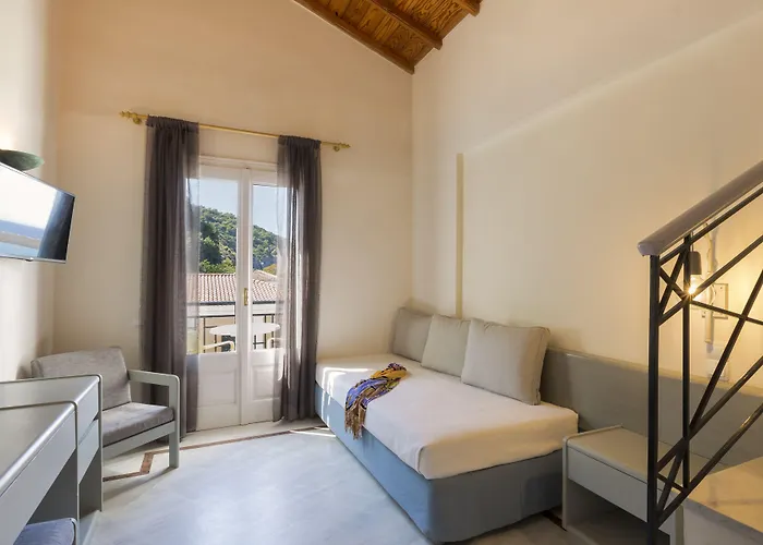 Samaina Port Hotel