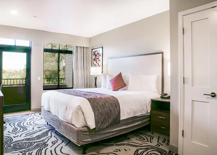 Hotel Siri Downtown - Paso Robles