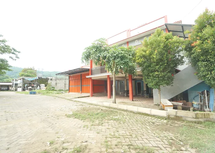 Spot On 93620 Anisa Homestay Syariah